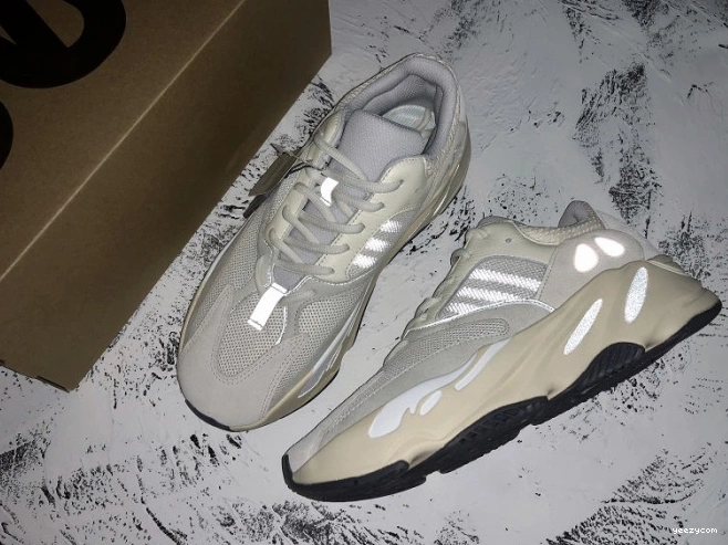 EG7596 Adidas 700 Analog Boost Yeezy 1025